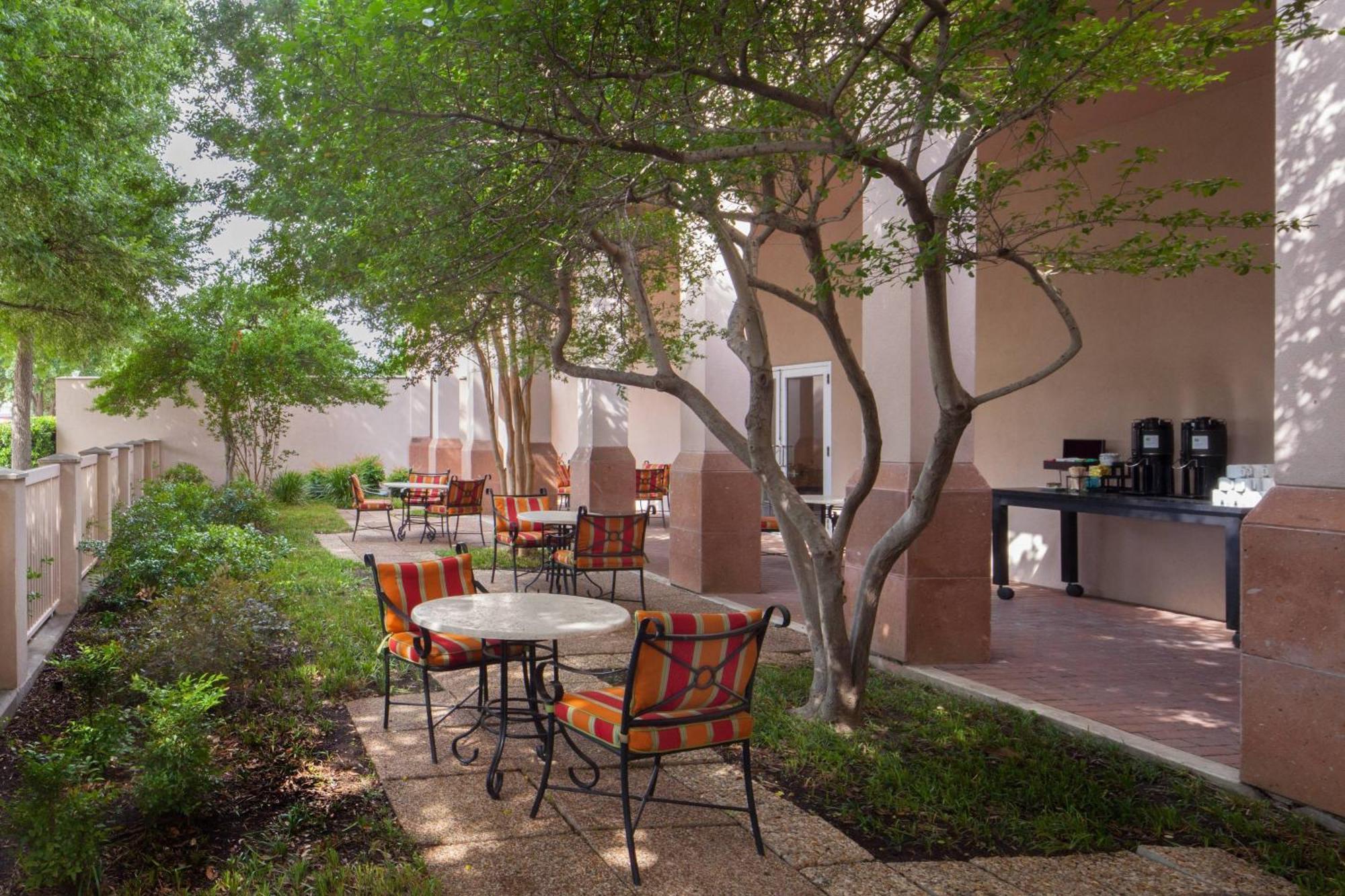 Dallas Marriott Suites Medical/Market Center Екстериор снимка