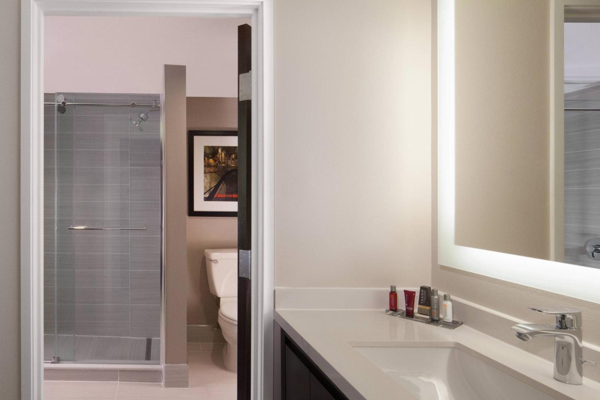 Dallas Marriott Suites Medical/Market Center Екстериор снимка