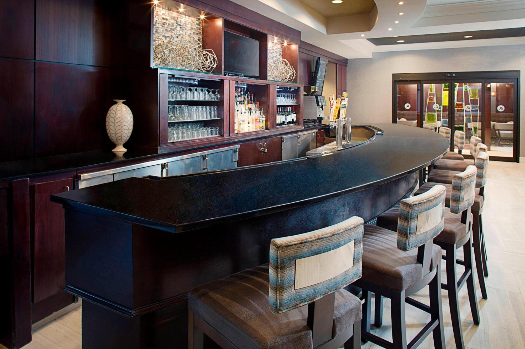 Dallas Marriott Suites Medical/Market Center Екстериор снимка