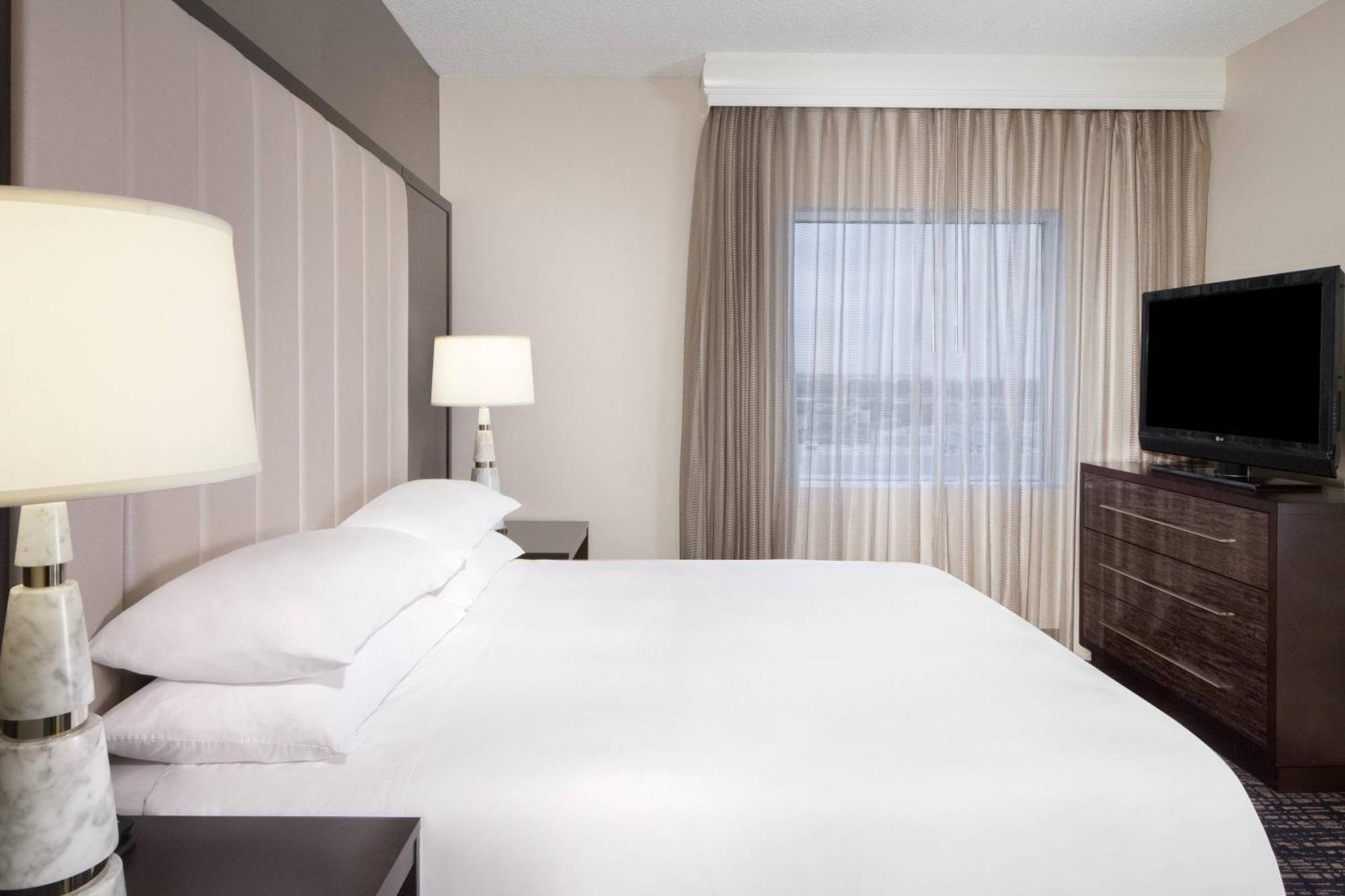 Dallas Marriott Suites Medical/Market Center Екстериор снимка