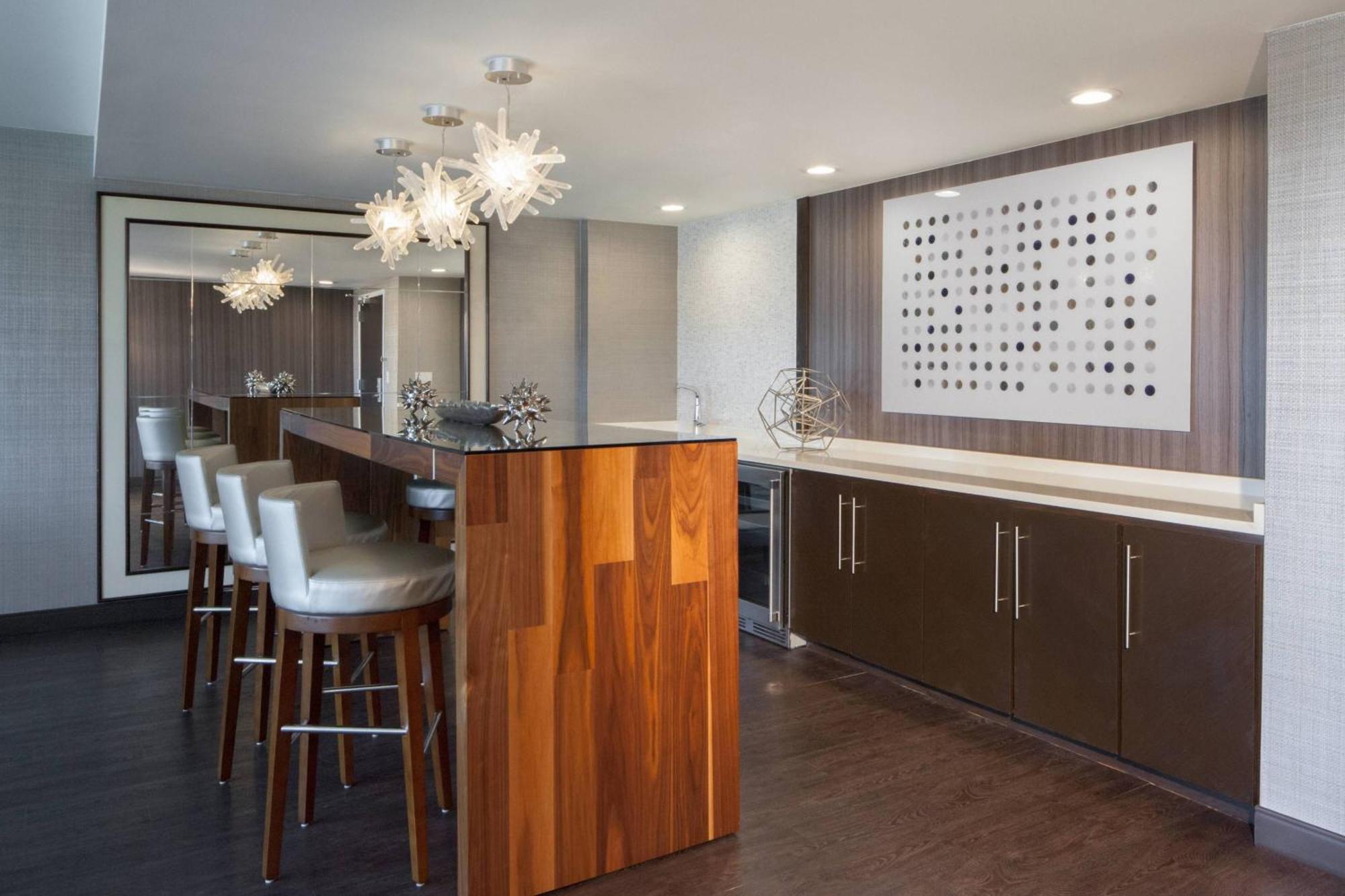 Dallas Marriott Suites Medical/Market Center Екстериор снимка