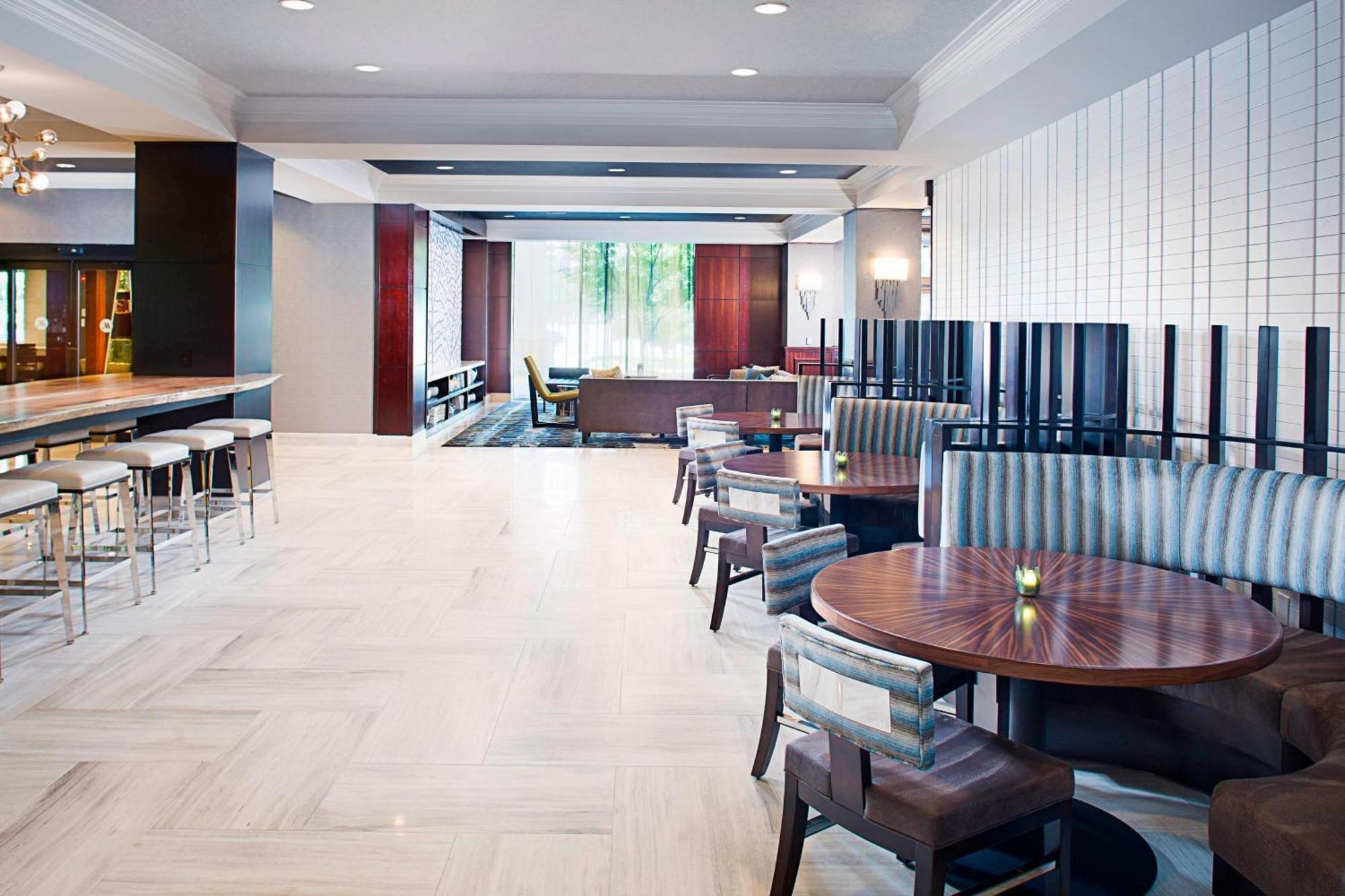 Dallas Marriott Suites Medical/Market Center Екстериор снимка