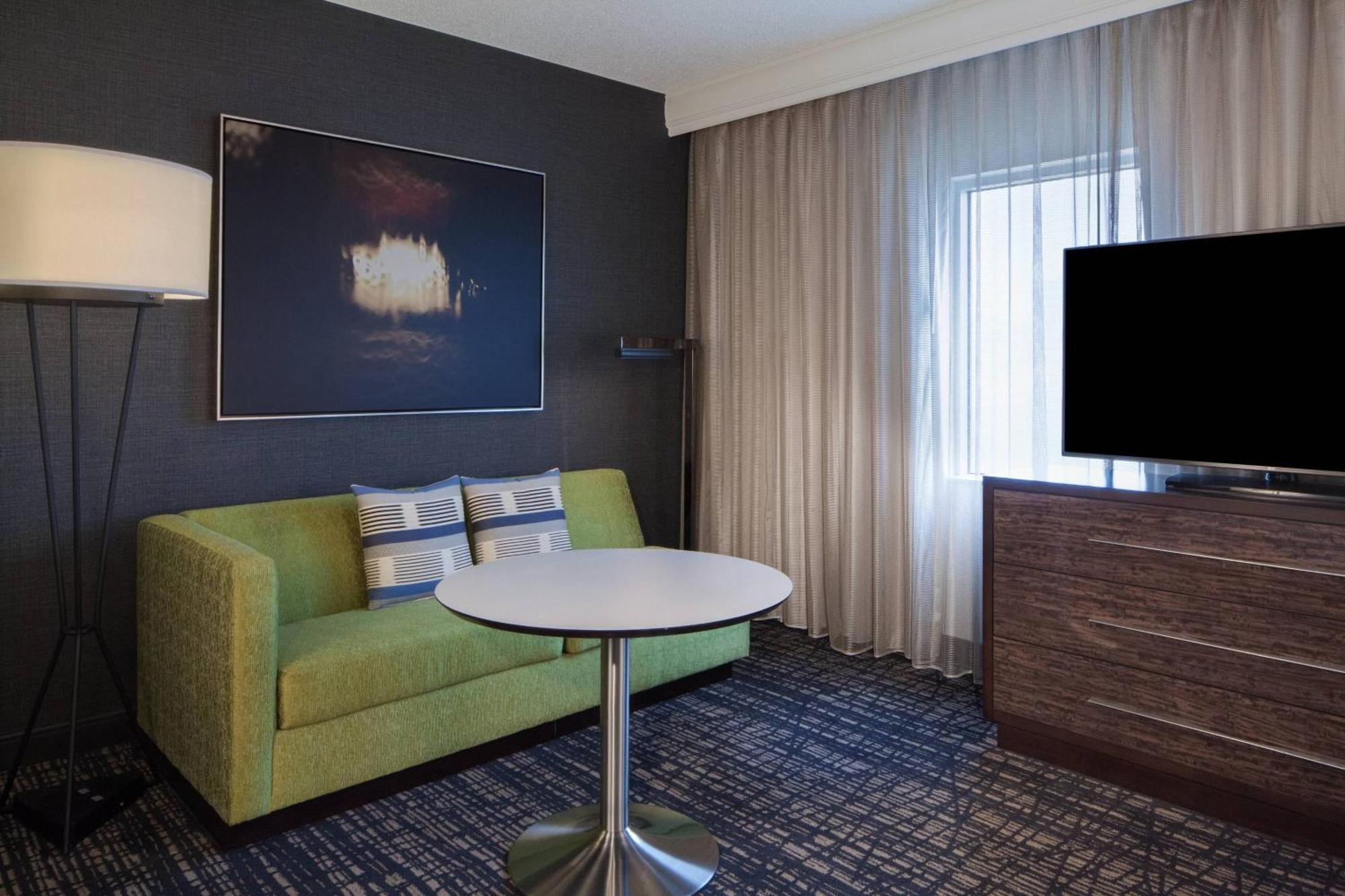 Dallas Marriott Suites Medical/Market Center Екстериор снимка