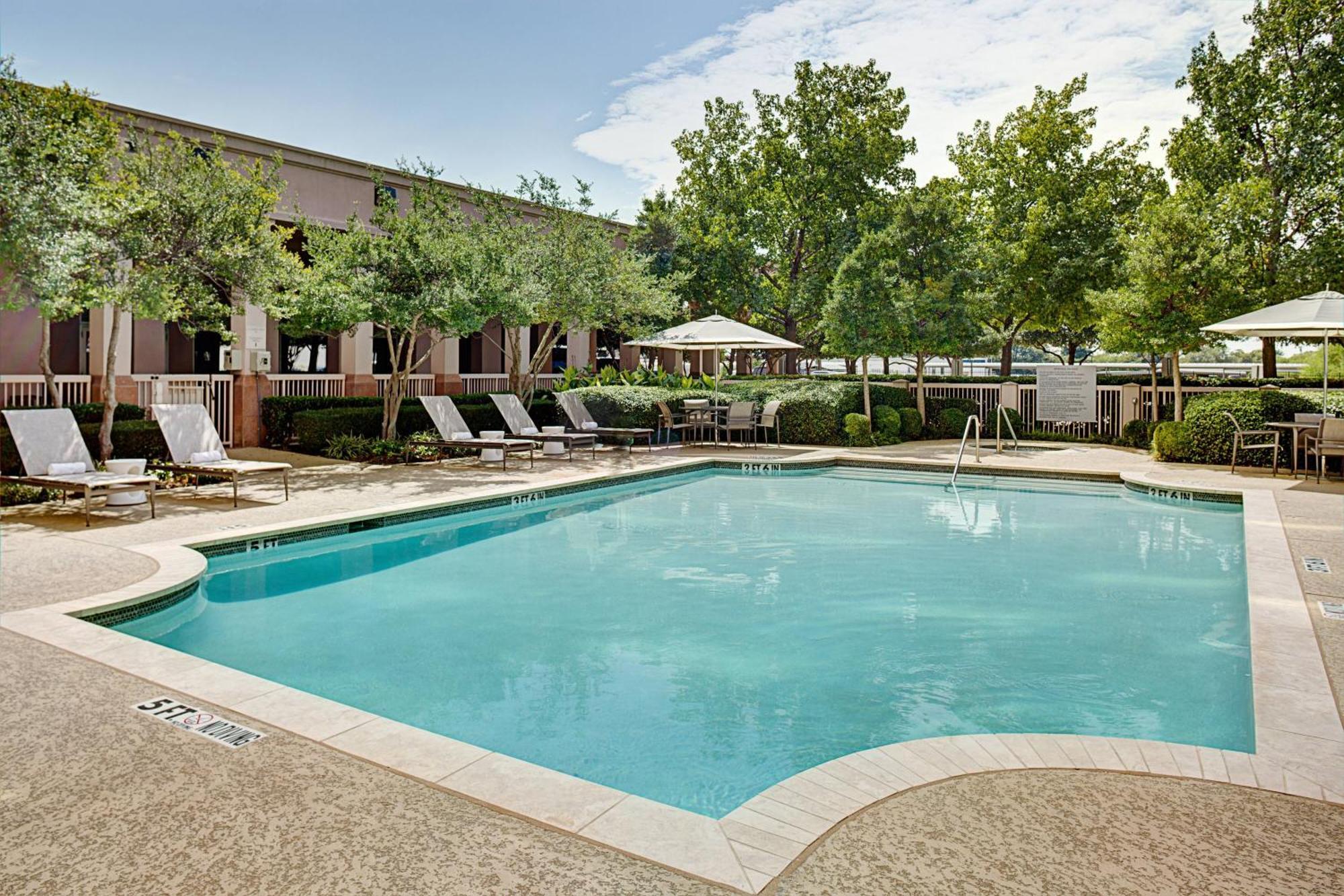 Dallas Marriott Suites Medical/Market Center Екстериор снимка