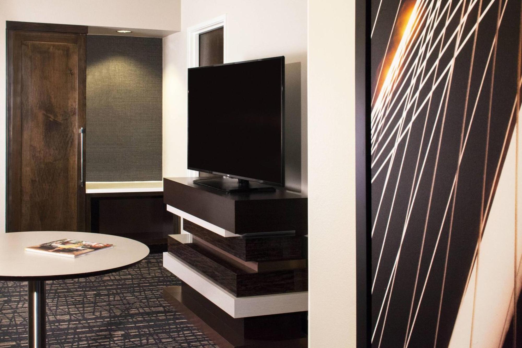 Dallas Marriott Suites Medical/Market Center Екстериор снимка