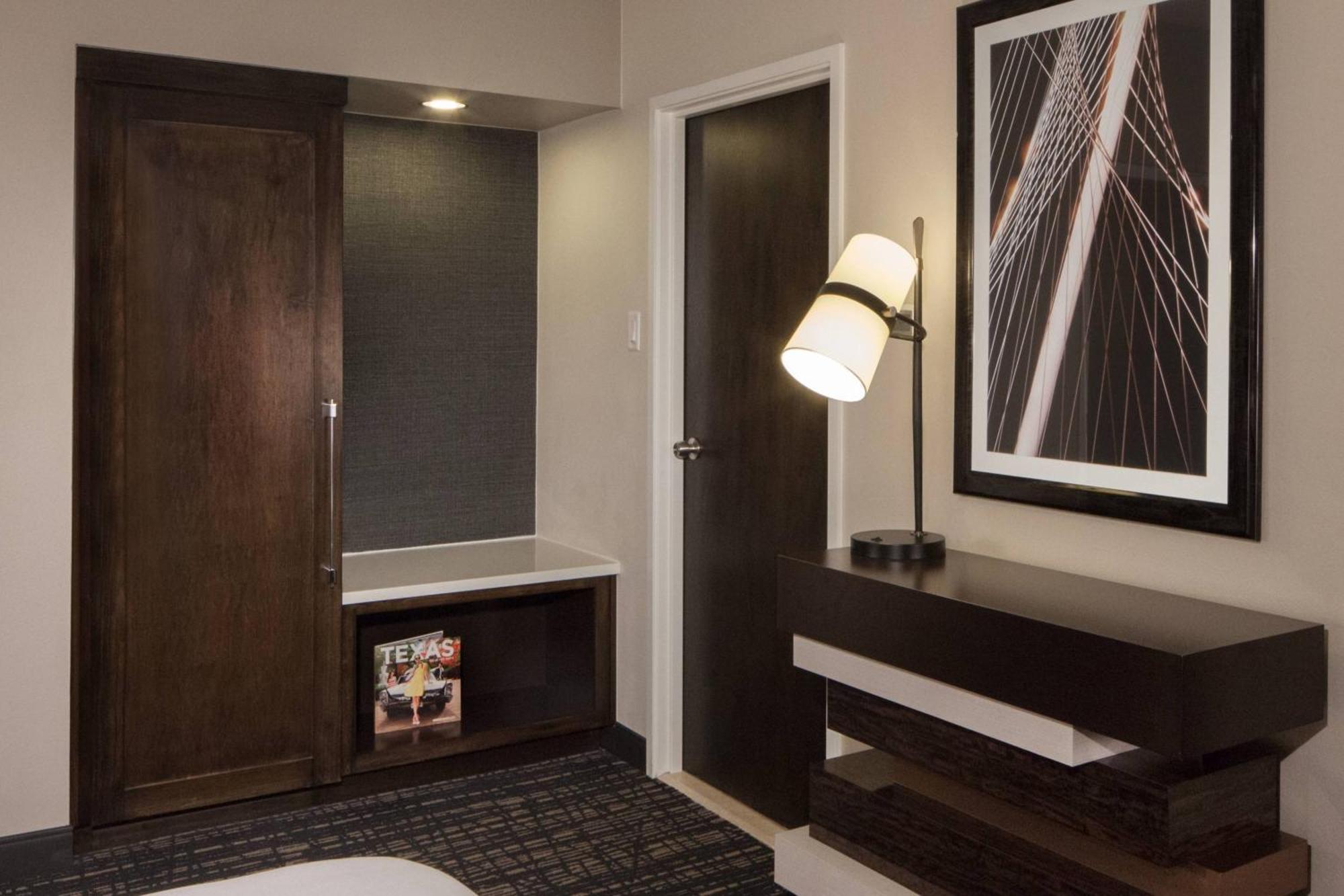 Dallas Marriott Suites Medical/Market Center Екстериор снимка