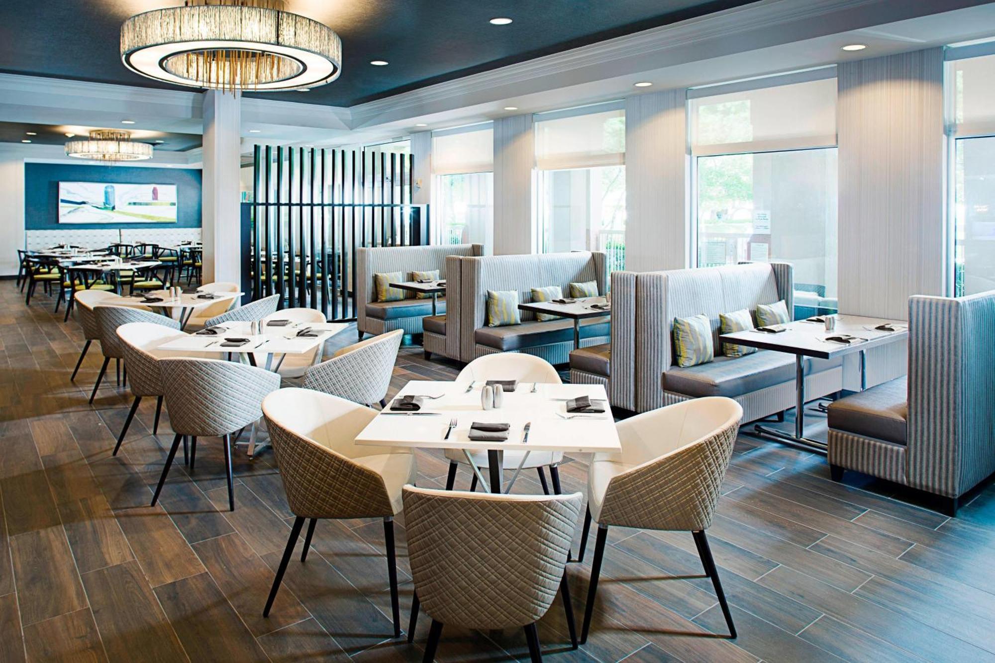 Dallas Marriott Suites Medical/Market Center Екстериор снимка