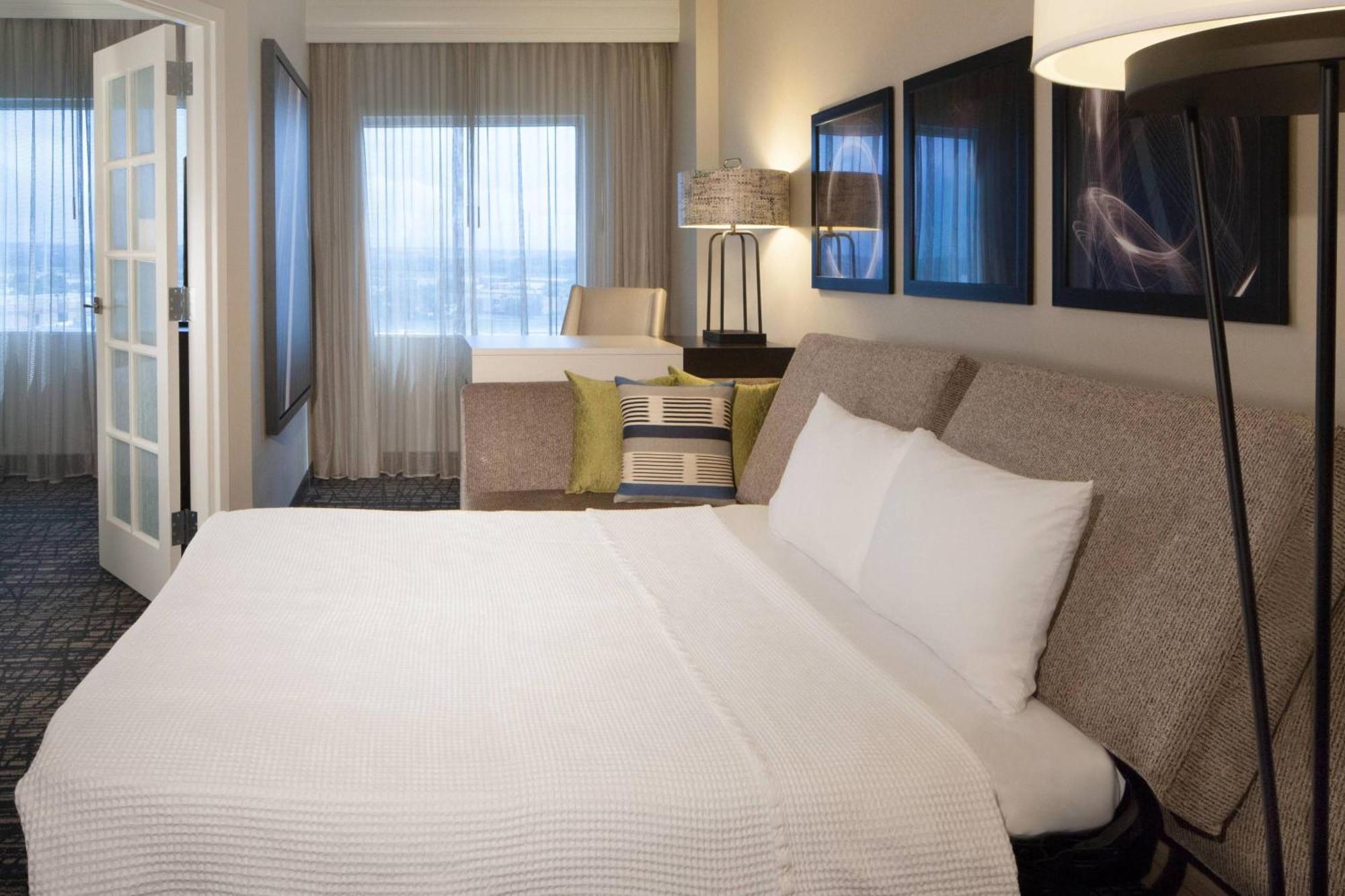 Dallas Marriott Suites Medical/Market Center Екстериор снимка